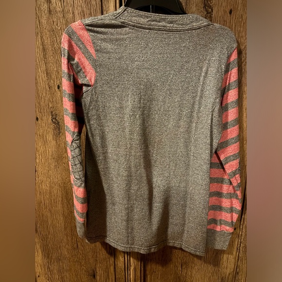 Antigua Chicago Blackhawks medium long-sleeve in red and gray heather - Picture 5 of 10